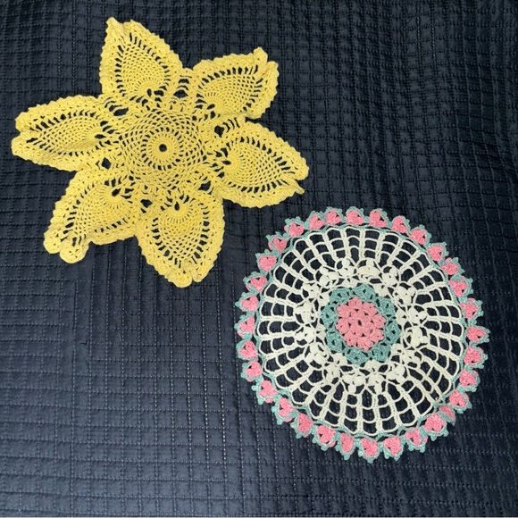 Bundle of Various Doilies - Picture 5 of 5